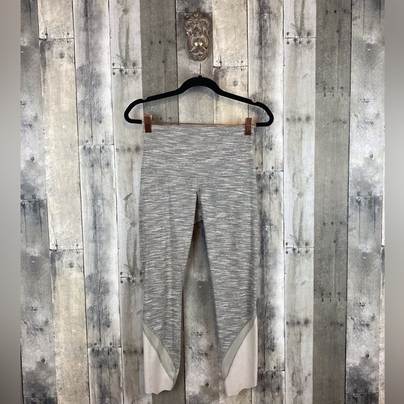 Lululemon Wunder Under Crop II Scallop 23" in We Are From Space Size 6. - Picture 2 of 15